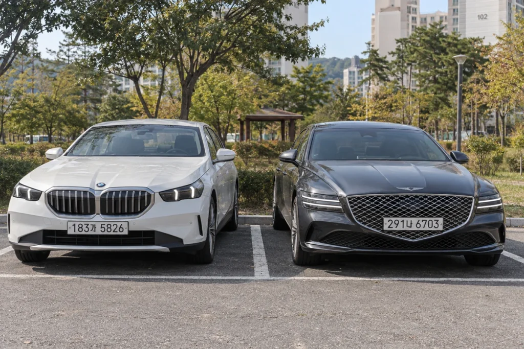 BMW와 제네시스 세단을 나란히 비교