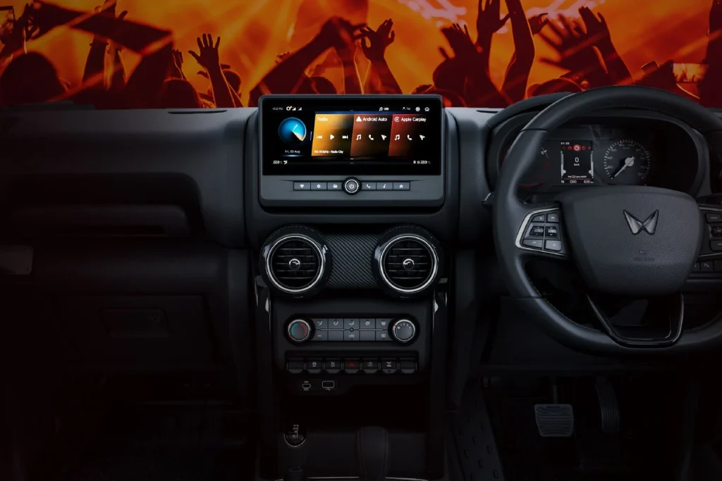 험로를 주행하는 프레임바디 사륜구동 SUV