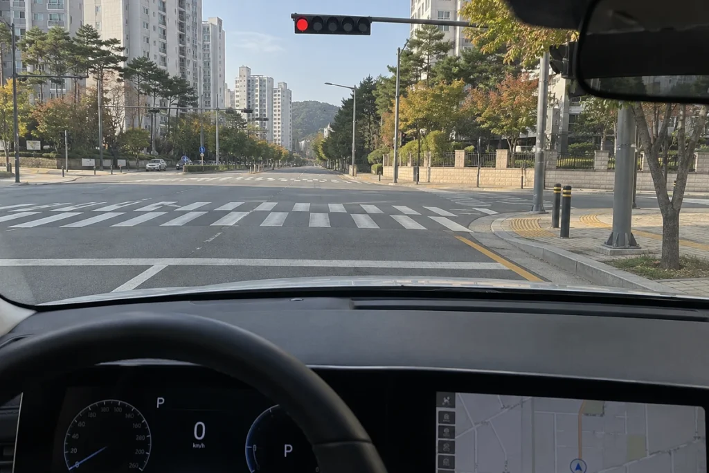 방향을 바꾸기 전 확인할 교통 규정과 과태료 관련 이미지